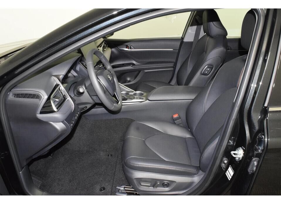 Toyota Camry 2.5 AT (209 л.с.)