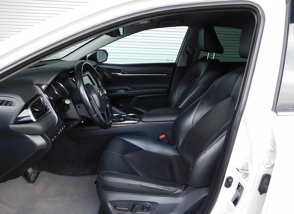 Toyota Camry, VIII (XV70) 2.5 AT (181 л.с.)