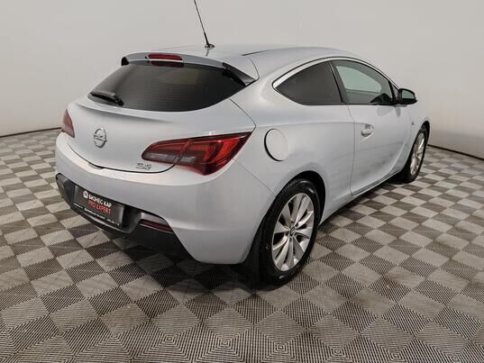 Opel Astra, 2011&nbsp;г., 173&nbsp;132&nbsp;км