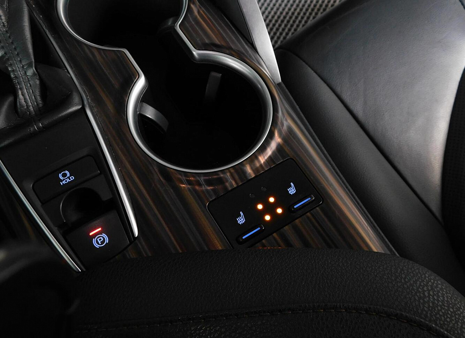 Toyota Camry, VIII (XV70) 2.5 AT (181 л.с.)