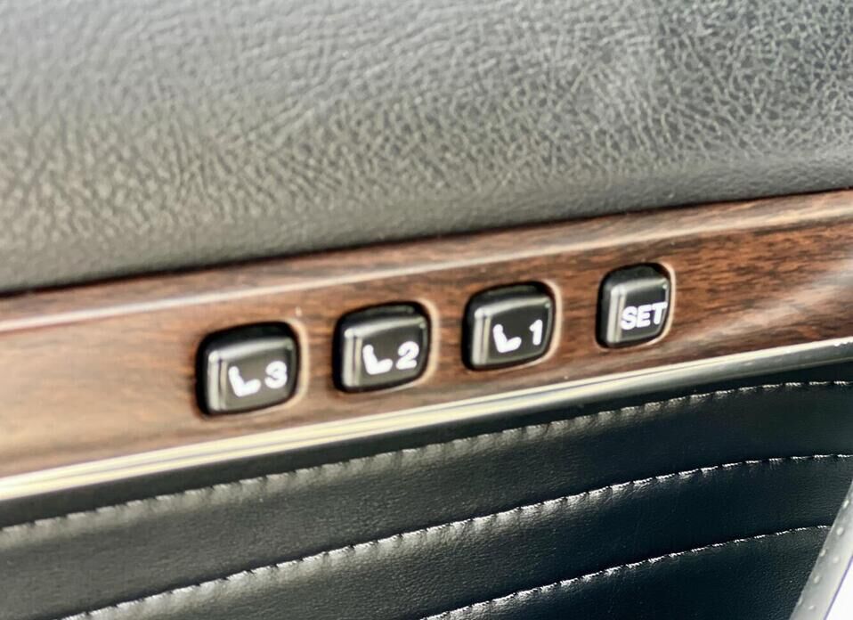 Toyota Land Cruiser, 200 Series Рестайлинг 2 4.5d AT (249 л.с.) 4WD