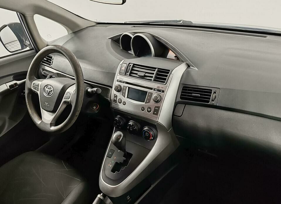 Toyota Verso 1.8 CVT (147 л.с.)