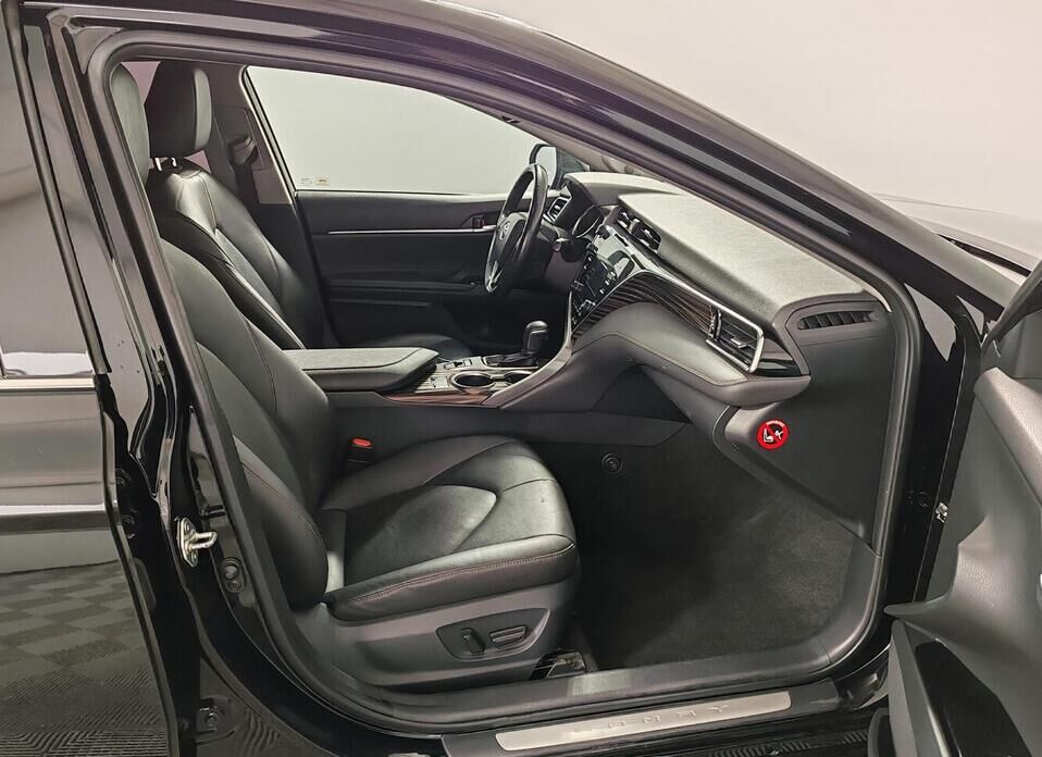 Toyota Camry, VIII (XV70) 2.5 AT (181 л.с.)