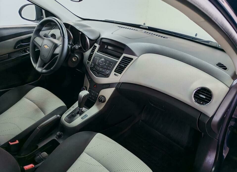Chevrolet Cruze 1.6 AT (109 л.с.)