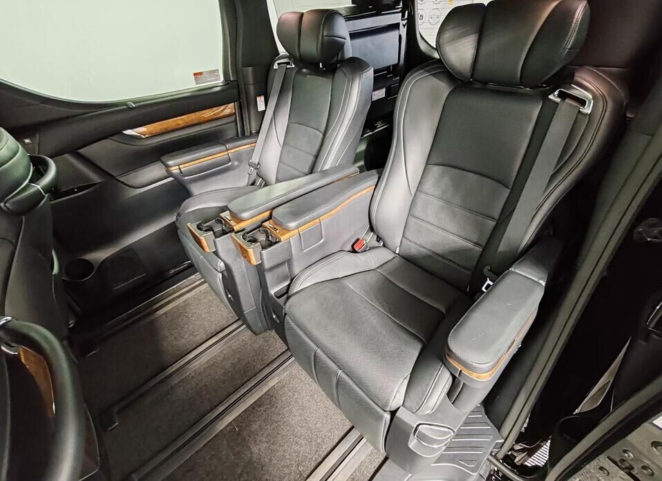 Toyota Alphard 3.5 AT (275 л.с.)