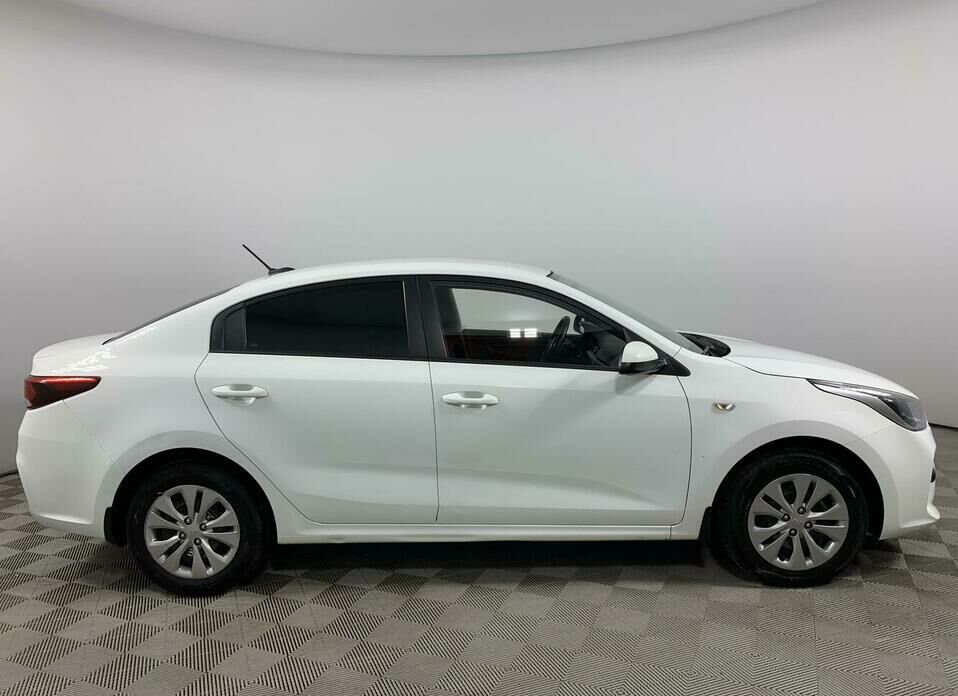 Kia Rio 1.6 AT (123 л.с.)