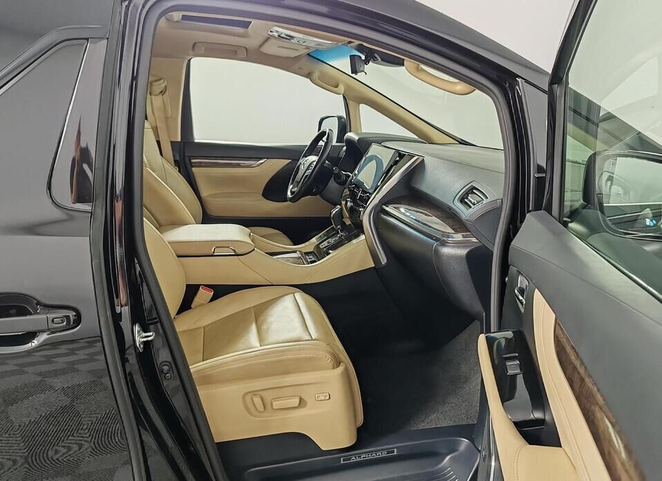 Toyota Alphard, III Рестайлинг 3.5 AT (300 л.с.)