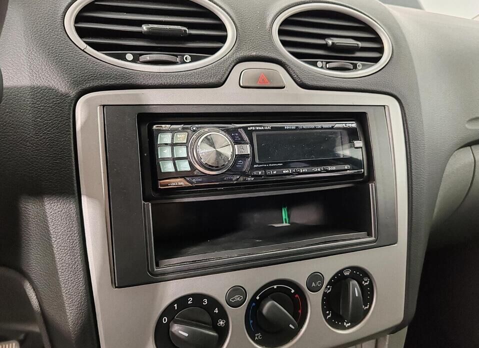 Ford Focus, II Рестайлинг 1.8 MT (125 л.с.)