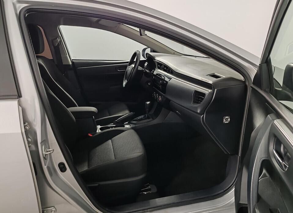 Toyota Corolla, XI (E160, E170) 1.6 CVT (122 л.с.)