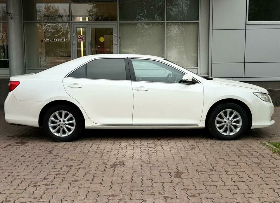 Toyota Camry 2.5 AT (181 л.с.)