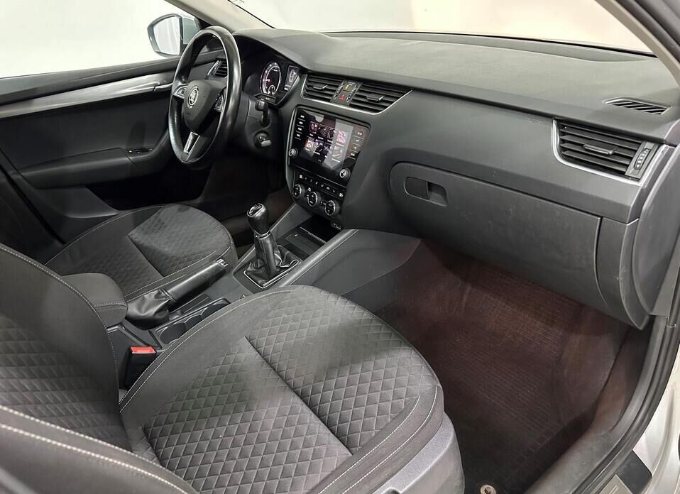 Skoda Octavia, III (A7) Рестайлинг 1.6 MT (110 л.с.)
