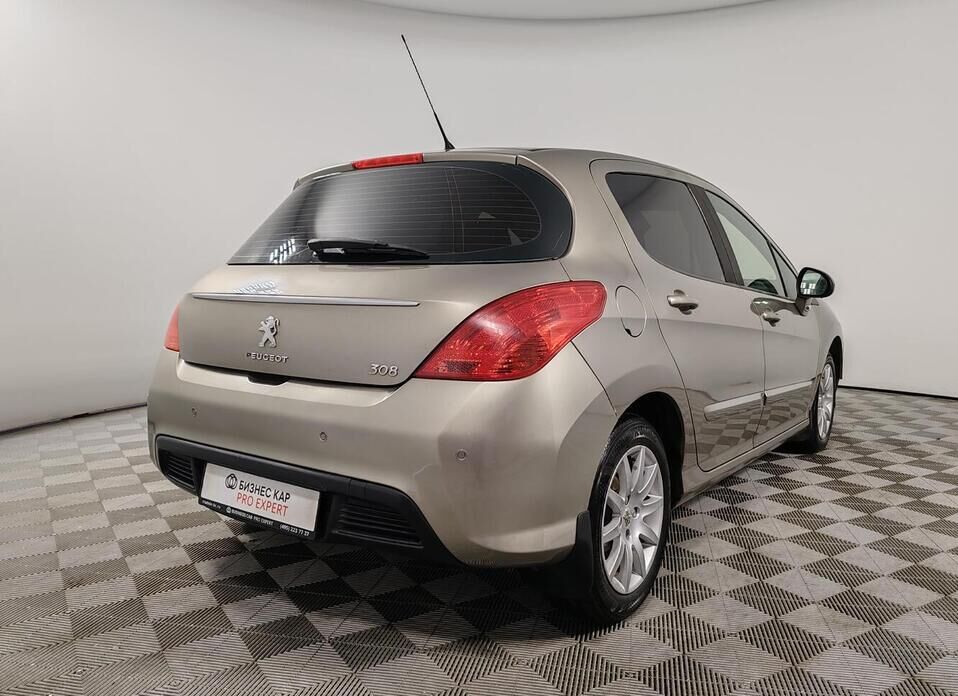 Peugeot 308 1.6 AT (120 л.с.)
