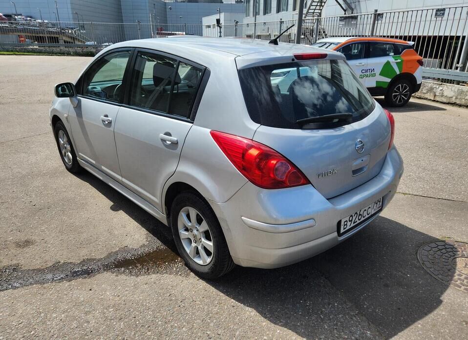 Nissan Tiida 1.6 AT (110 л.с.)