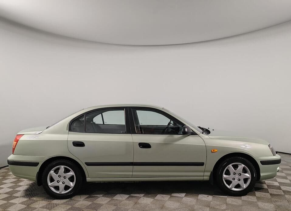 Hyundai Elantra, III (XD2) Рестайлинг 1.6 MT (105 л.с.)