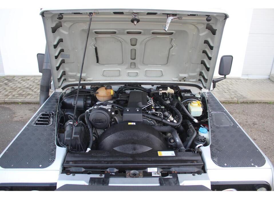 Land Rover Defender, I Рестайлинг 90 2.4d MT (122 л.с.) 4WD