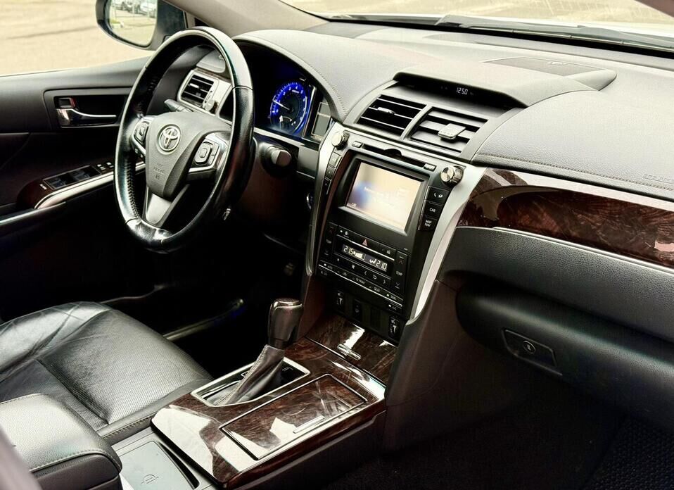 Toyota Camry, VII (XV50) Рестайлинг 2.5 AT (181 л.с.)
