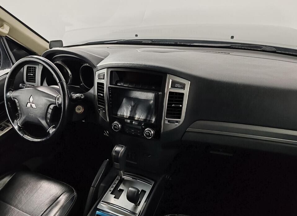 Mitsubishi Pajero, IV Рестайлинг 2 3.0 AT (174 л.с.) 4WD