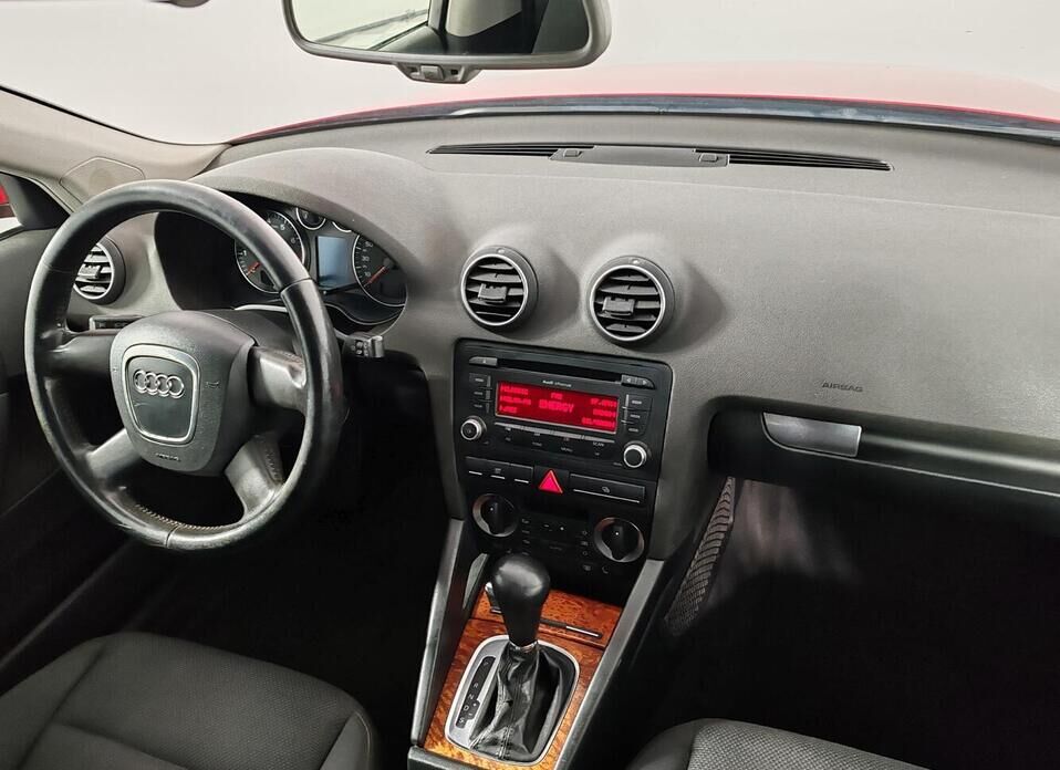 Audi A3, II (8P) Рестайлинг 1 1.6 AT (102 л.с.)