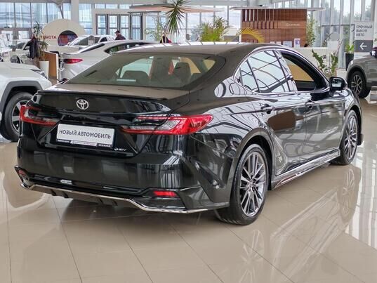 Toyota Camry, 2025&nbsp;г., 18&nbsp;км
