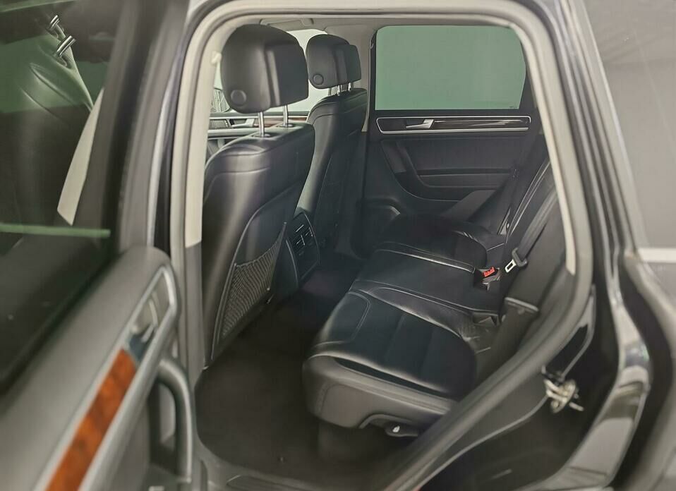 Volkswagen Touareg 3.0d AT (204 л.с.) 4WD
