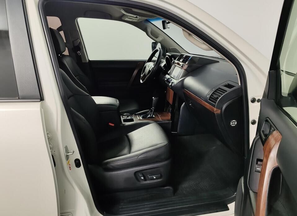 Toyota Land Cruiser Prado, 150 Series Рестайлинг 1 3.0d AT (173 л.с.) 4WD