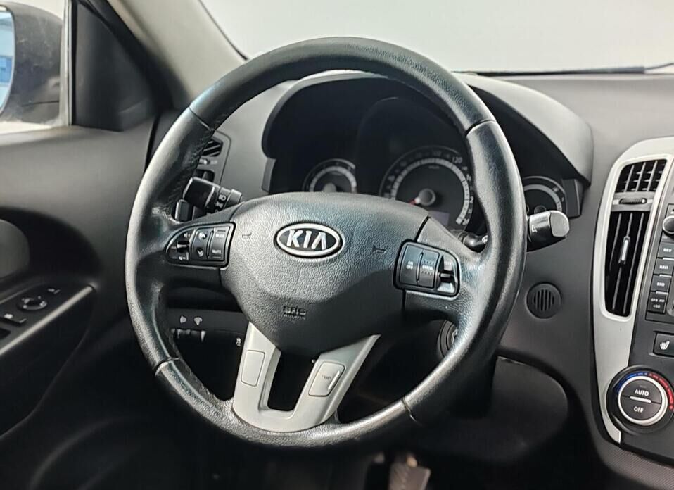 Kia Ceed, I Рестайлинг 1.6 MT (122 л.с.)