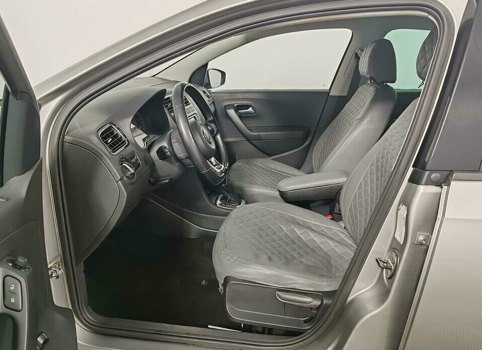 Volkswagen Polo 1.6 AT (110 л.с.)