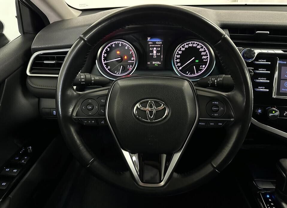 Toyota Camry 2.5 AT (181 л.с.)