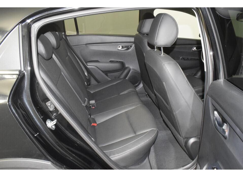 Kia Rio X-Line 1.6 AT (123 л.с.)
