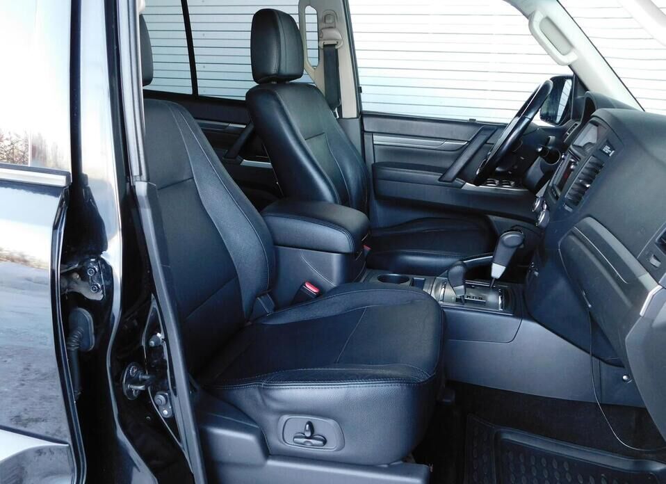 Mitsubishi Pajero, IV Рестайлинг 1 3.0 AT (178 л.с.) 4WD