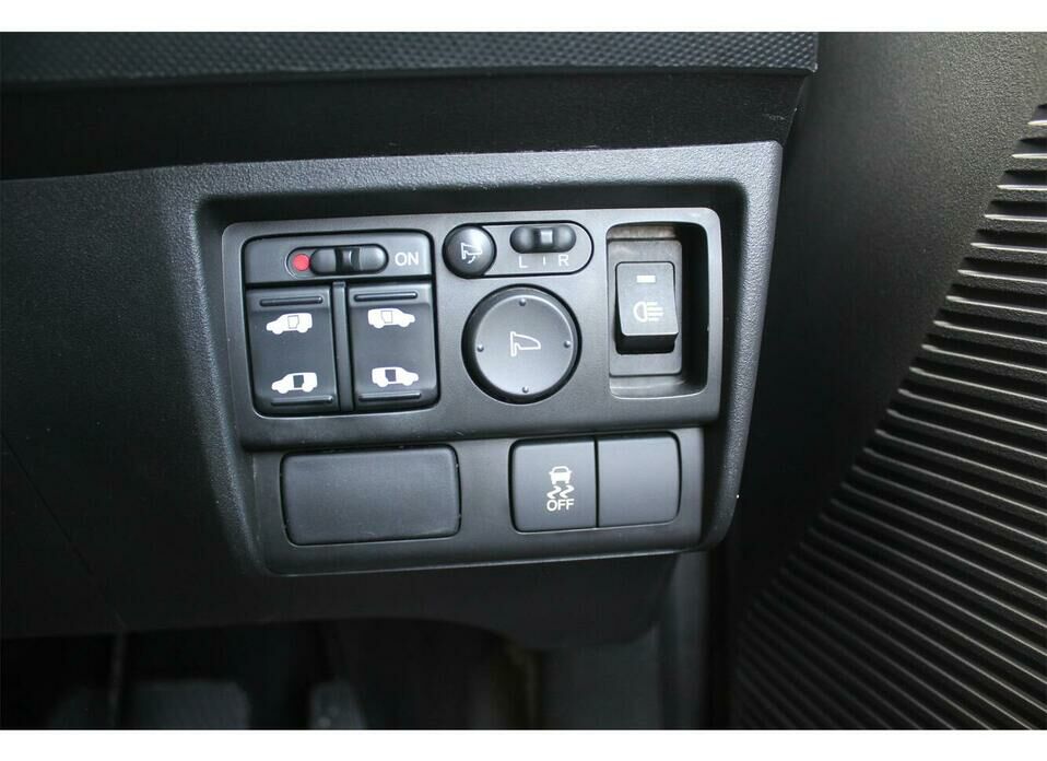 Honda Freed Spike 1.5 CVT (118 л.с.)