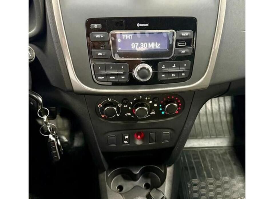 Renault Sandero Stepway 1.6 MT (82 л.с.)