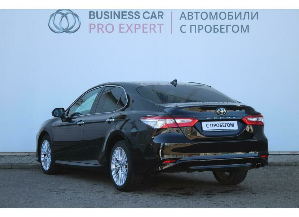 Toyota Camry 2.5 AT (181 л.с.)