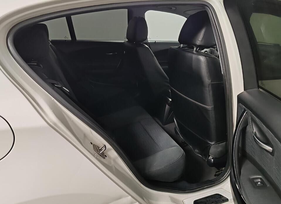 BMW 1 серии, I (E81/E82/E87/E88) Рестайлинг 118i 2.0 AT (136 л.с.)