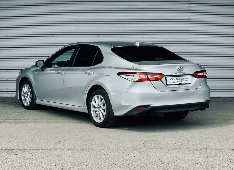 Toyota Camry 2.5 AT (200 л.с.)