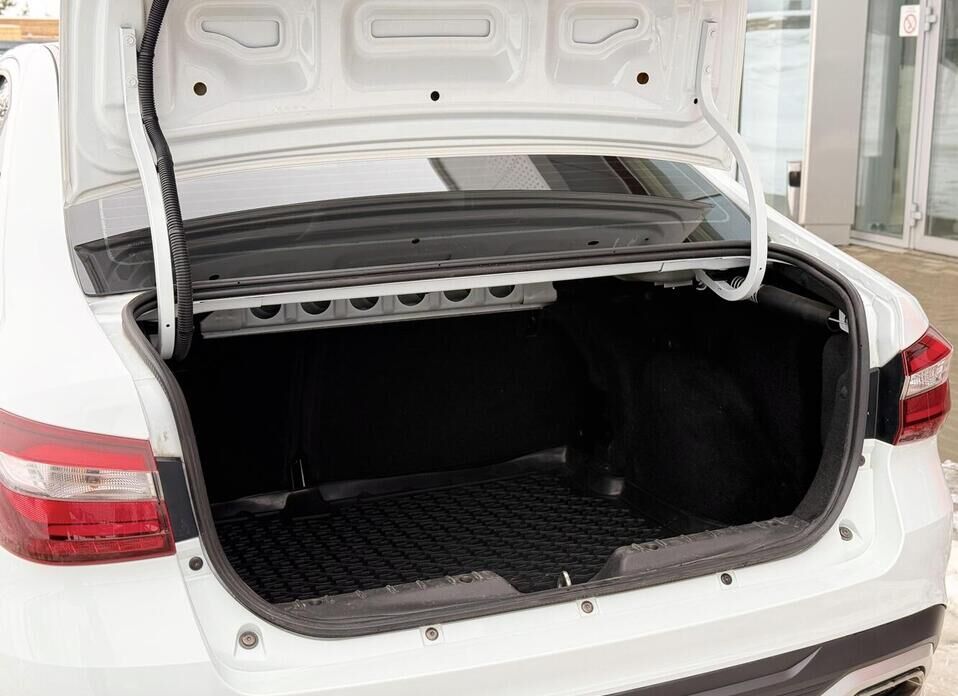 LADA (ВАЗ) Vesta, I Рестайлинг (NG) Cross 1.6 MT (106 л.с.)