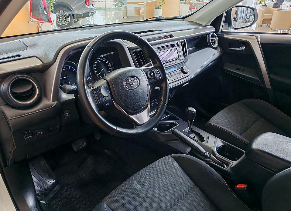 Toyota RAV4, IV (XA40) Рестайлинг 2.0 CVT (146 л.с.) 4WD