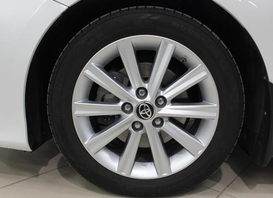 Toyota Camry 2.5 AT (181 л.с.)
