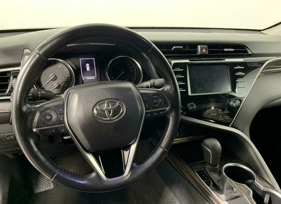 Toyota Camry 2.5 AT (181 л.с.)