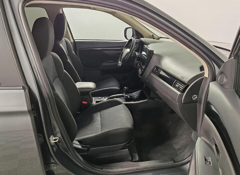 Mitsubishi Outlander, III Рестайлинг 3 2.0 CVT (146 л.с.)