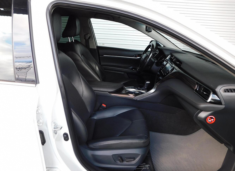 Toyota Camry, VIII (XV70) 2.5 AT (181 л.с.)