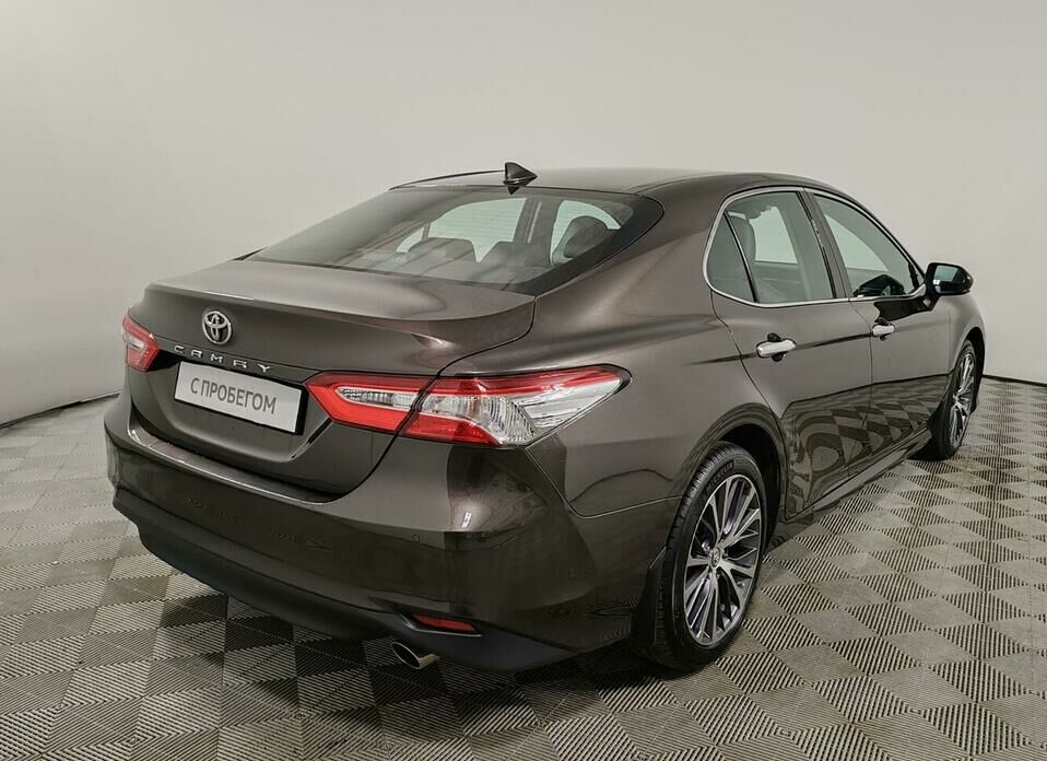Toyota Camry 2.5 AT (181 л.с.)