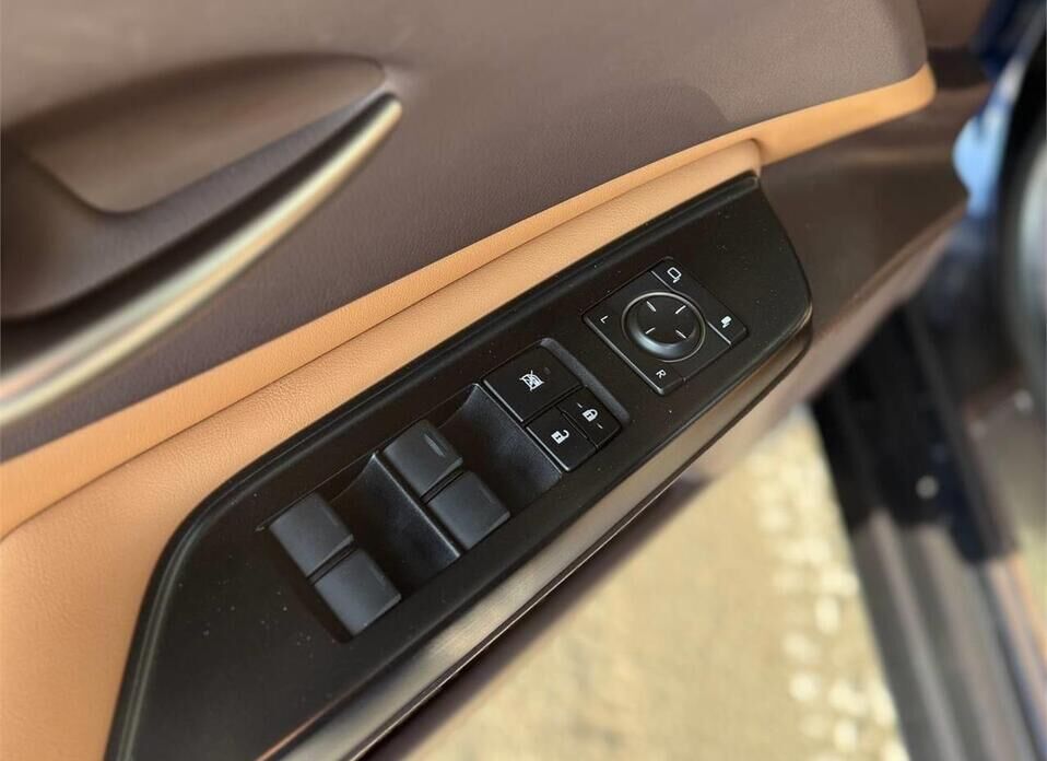 Lexus ES, VII 250 2.5 AT (200 л.с.)