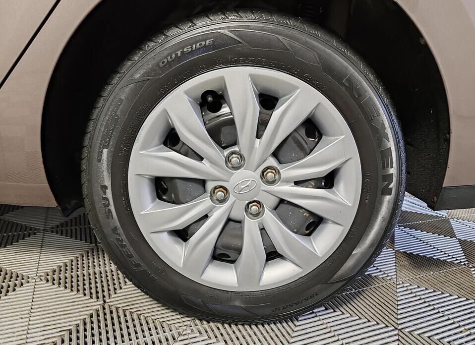 Hyundai Solaris 1.6 MT (123 л.с.)