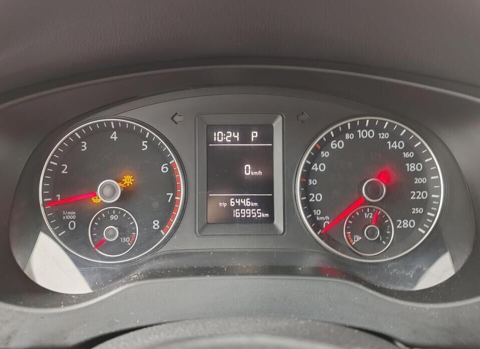 Volkswagen Jetta 1.6 AT (105 л.с.)