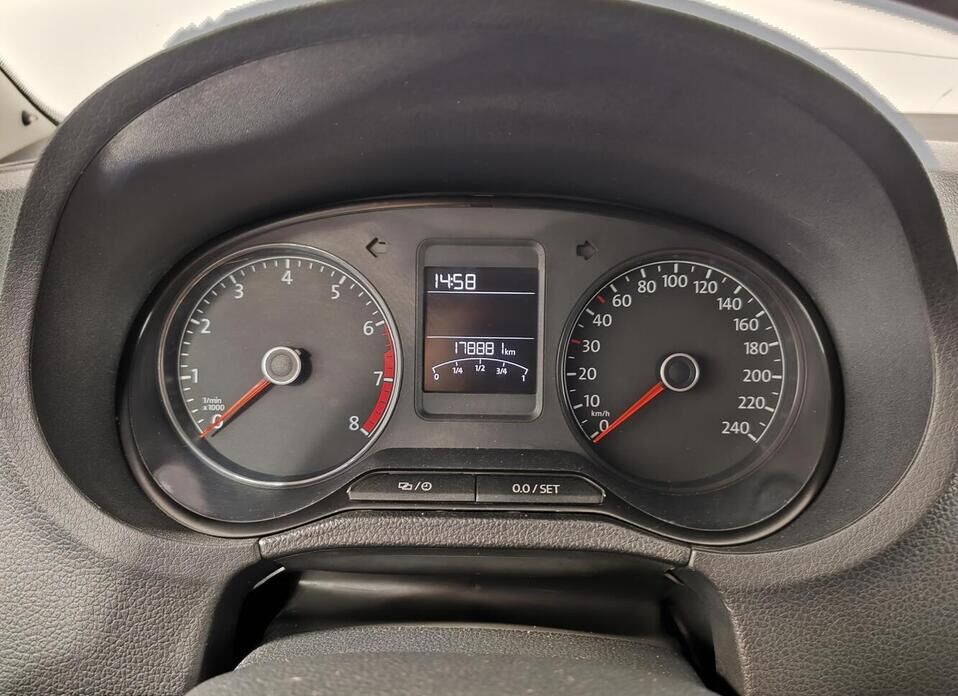 Volkswagen Polo, V Рестайлинг 1.6 AT (110 л.с.)