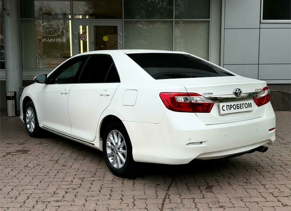 Toyota Camry 2.5 AT (181 л.с.)