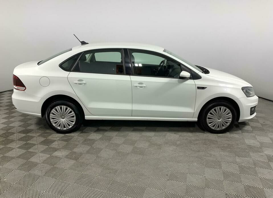 Volkswagen Polo 1.6 AT (110 л.с.)