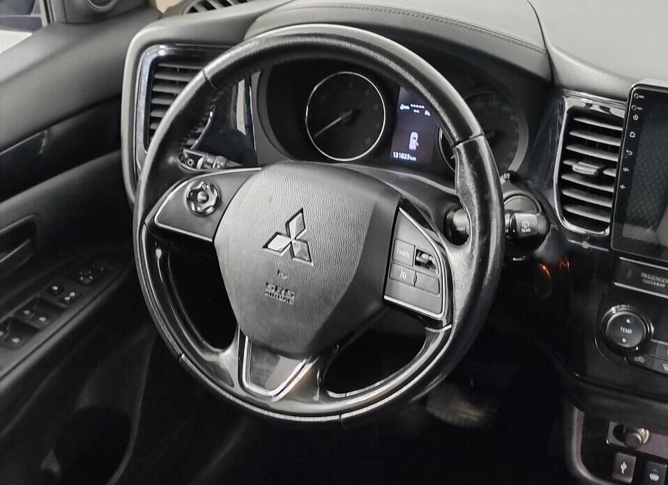 Mitsubishi Outlander, III Рестайлинг 3 2.0 CVT (146 л.с.)