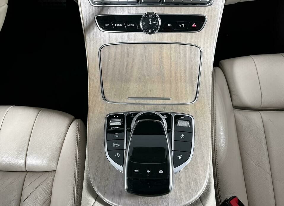 Mercedes-Benz E-Класс 300 2.0 AT (245 л.с.)